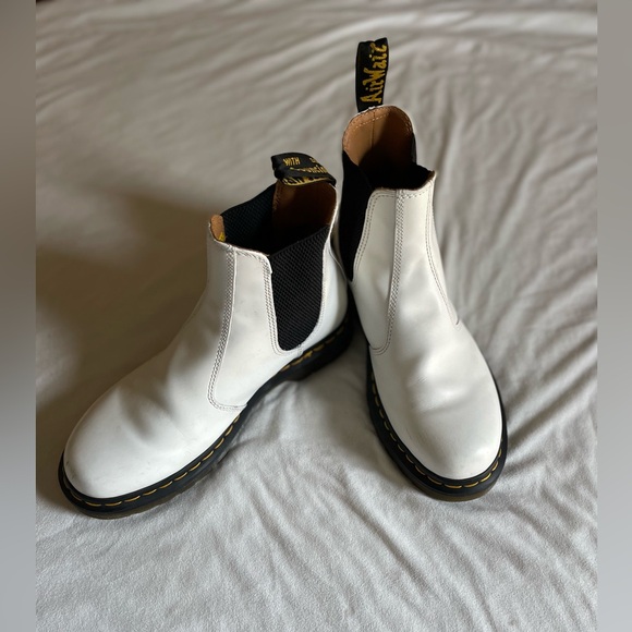 Dr. Martens women's size 9 white boots - Picture 4 of 11